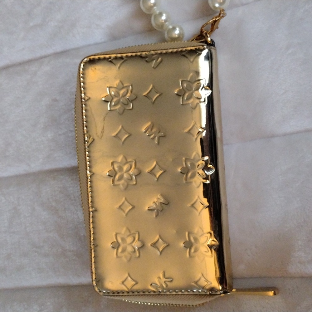 Michael Kors Gold Wallet with Pearl Handle - Picture 11 of 13